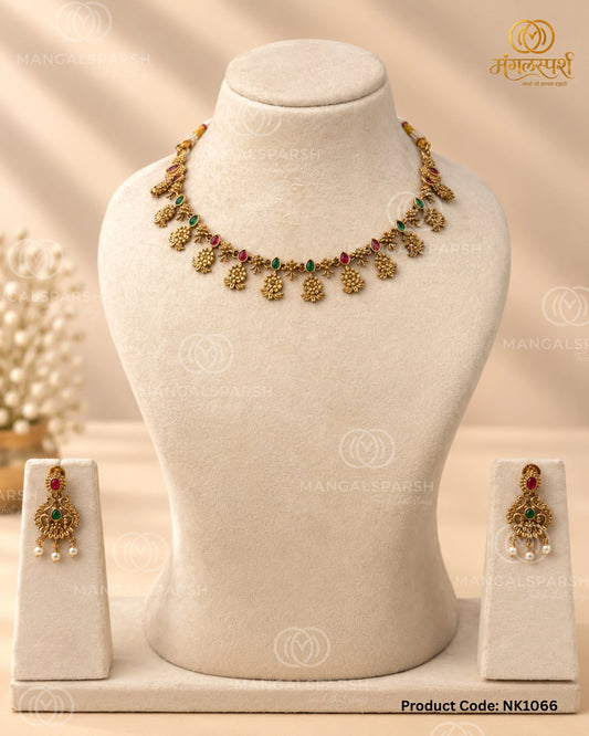 Lal Hirva Phool Short Necklace Set