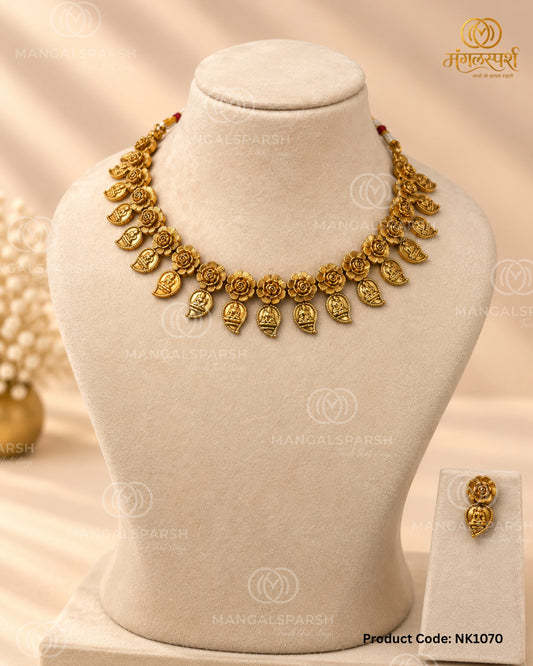 Gulab Kairi Laxmi Short Necklace Set