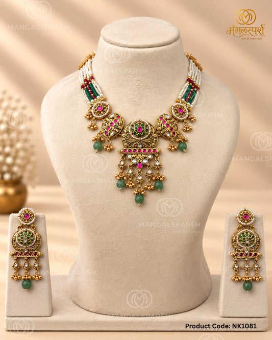 Antique Gold Kundan Pearl Pendant Necklace Set